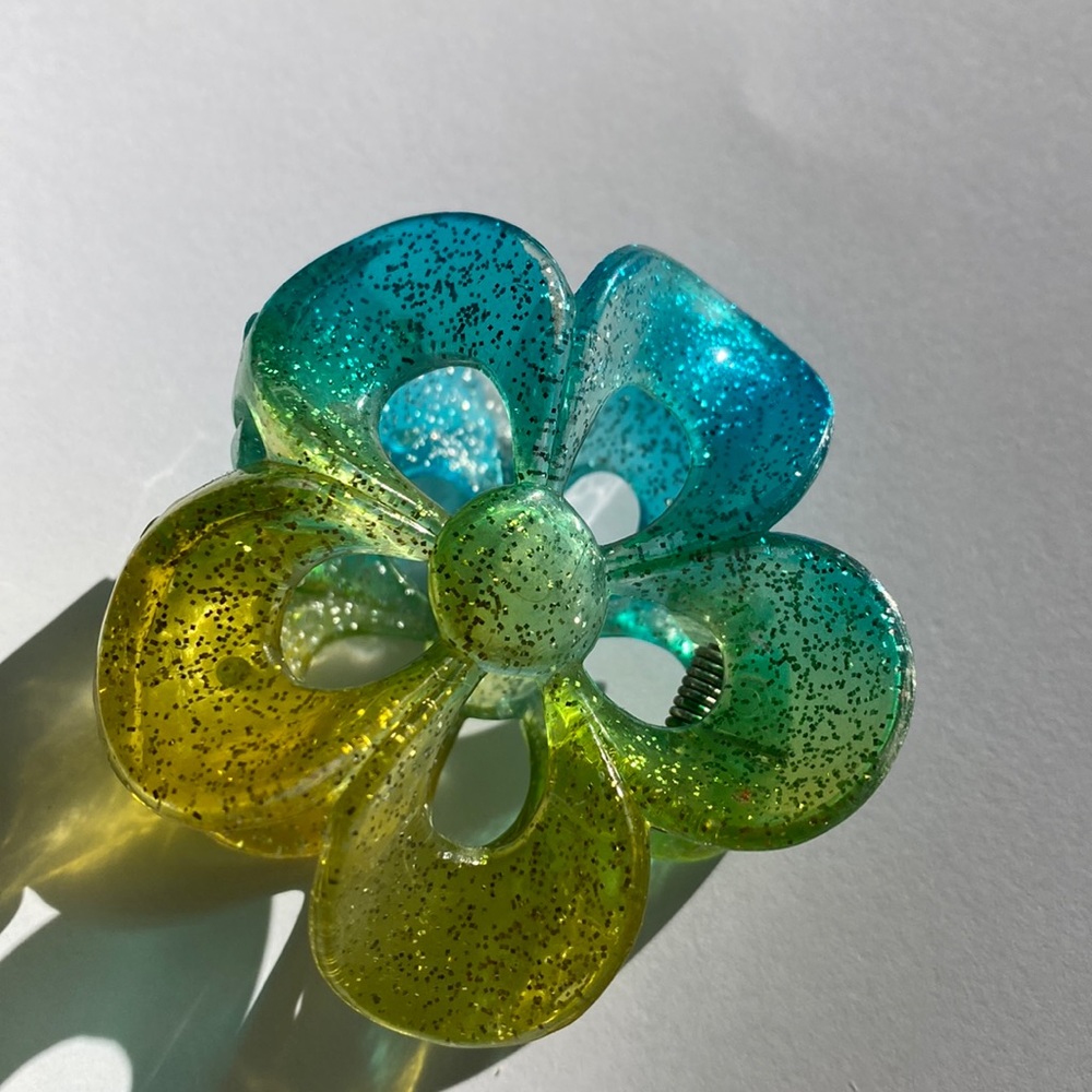 Plastic Plumeria hair clip med size